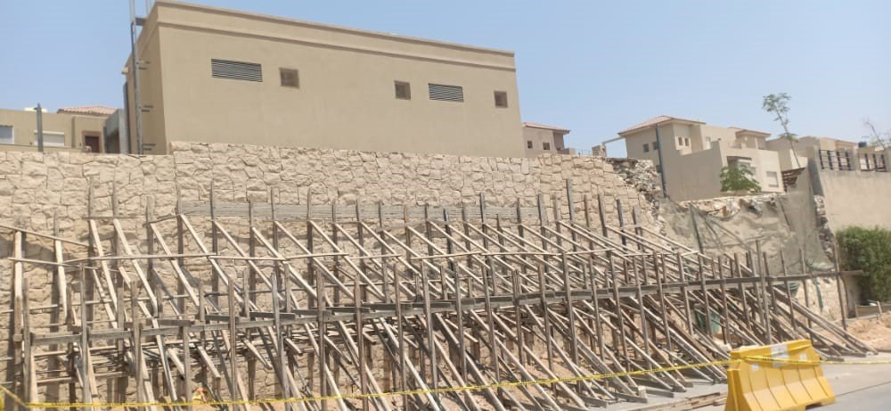 كمبوند بالم هيلز – السور الامامي  - محور 26 يوليو – 6 أكتوبر